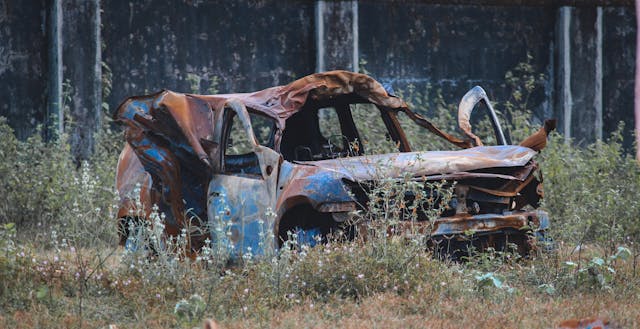 Who Scraps Cars? Buyers, Prices & Recycling Guide